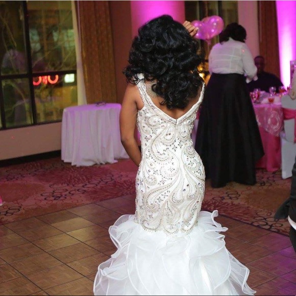 Wedding/Prom/Formal Gown - Picture 2 of 4